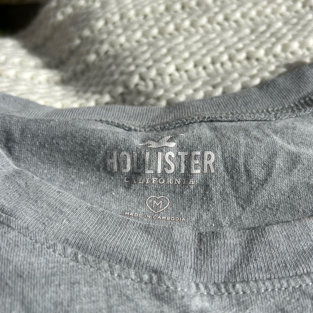 Hollister, Gray Malibu Tee, Size M - Picture 2 of 3